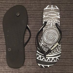 Havaianas black & white sandals like new! 8 37 38